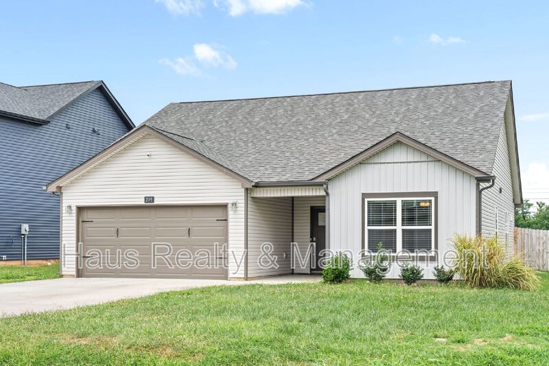 Clarksville House: 219 Clark Road