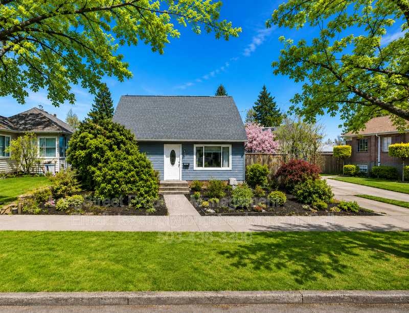 Portland House: 2205 N Willamette Blvd