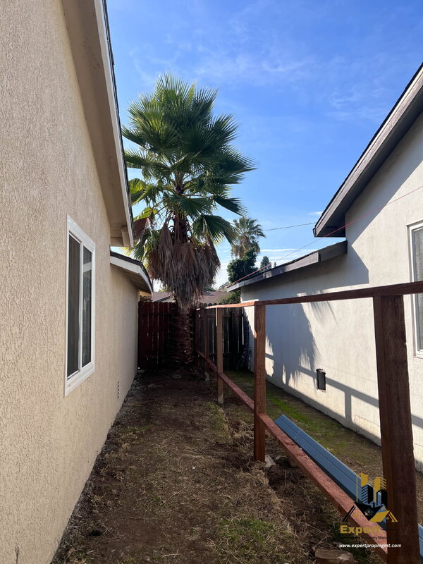 Sacramento House: 480 Lindley Dr