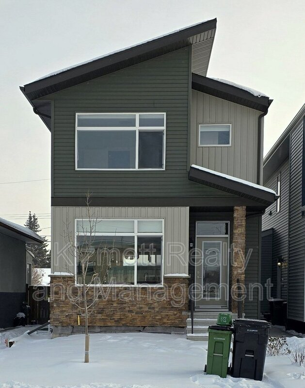 Edmonton House: 10923 - 159 St,