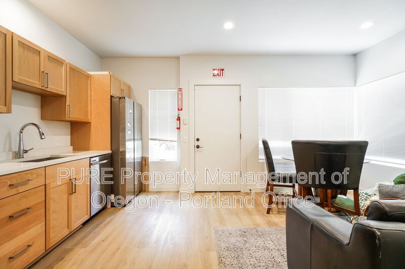 Portland Townhome: 6786 N McKenna