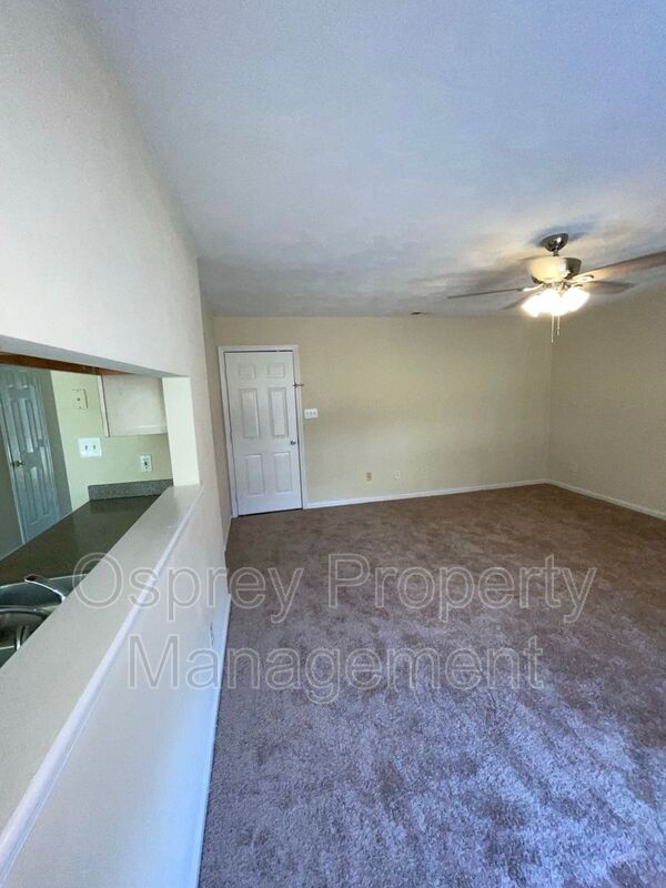 4 Bedroom Open Floor Plan - Photo 7