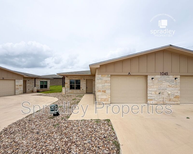 Belton Townhome: 1045A Hibiscus Dr