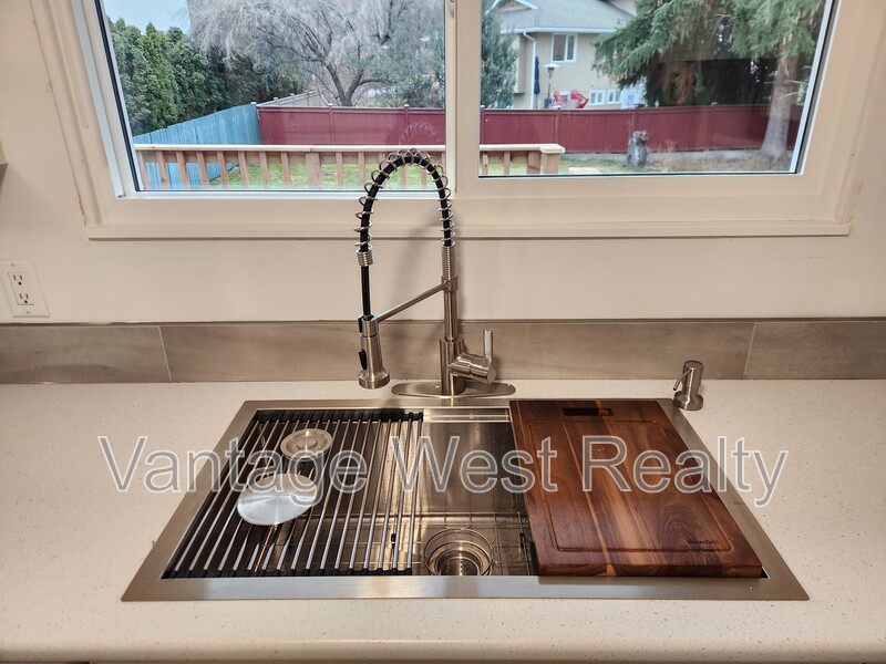 Kelowna House: 679 McClure Rd