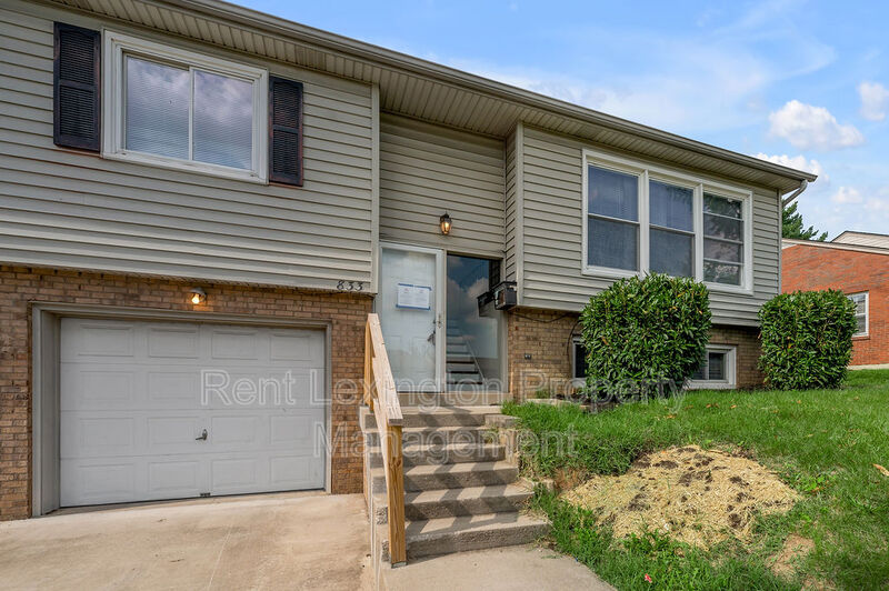 Lexington House: 833 Malabu Dr