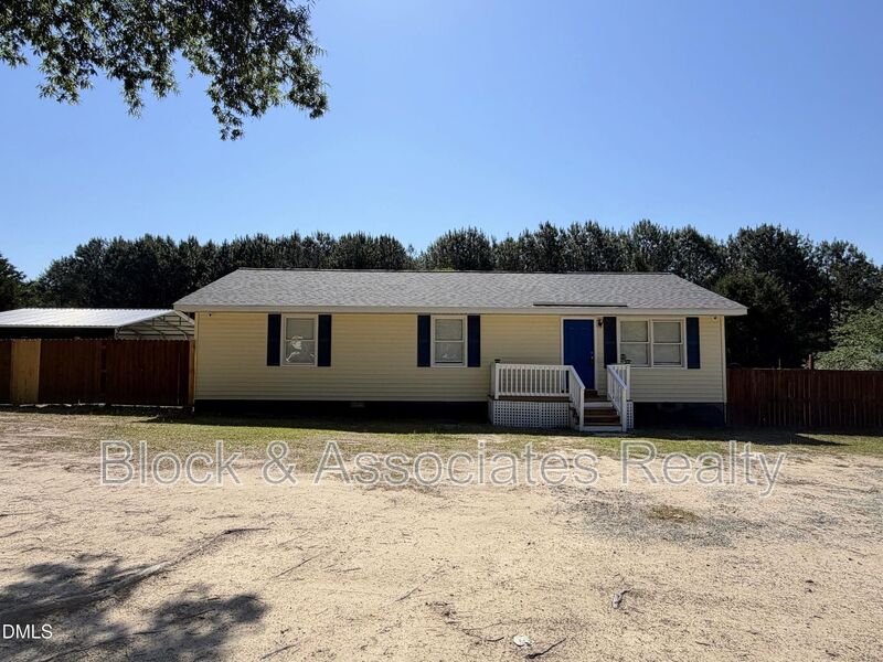 Pittsboro House: 600 Manns Chapel Rd