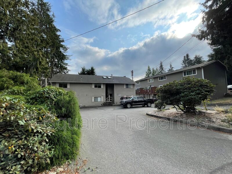 Lynnwood House: 2720 204th ST SW