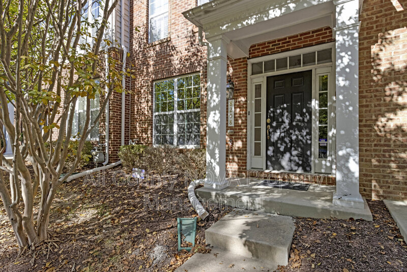 Landover Townhome: 8208 Riggos Way