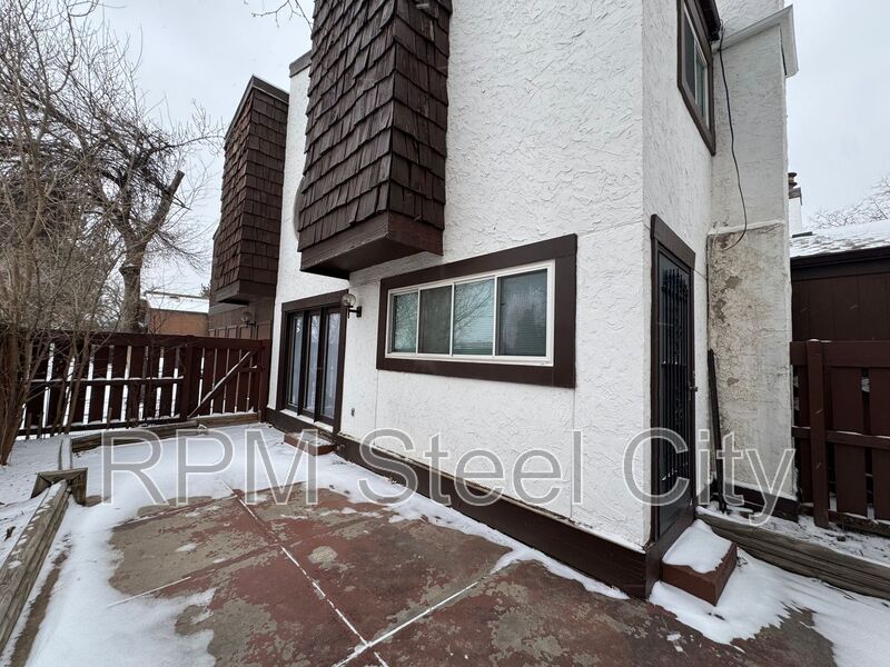 Pueblo House: 118 Scotland Rd