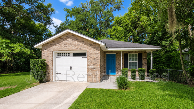 Jacksonville House: 1186 Pangola Dr