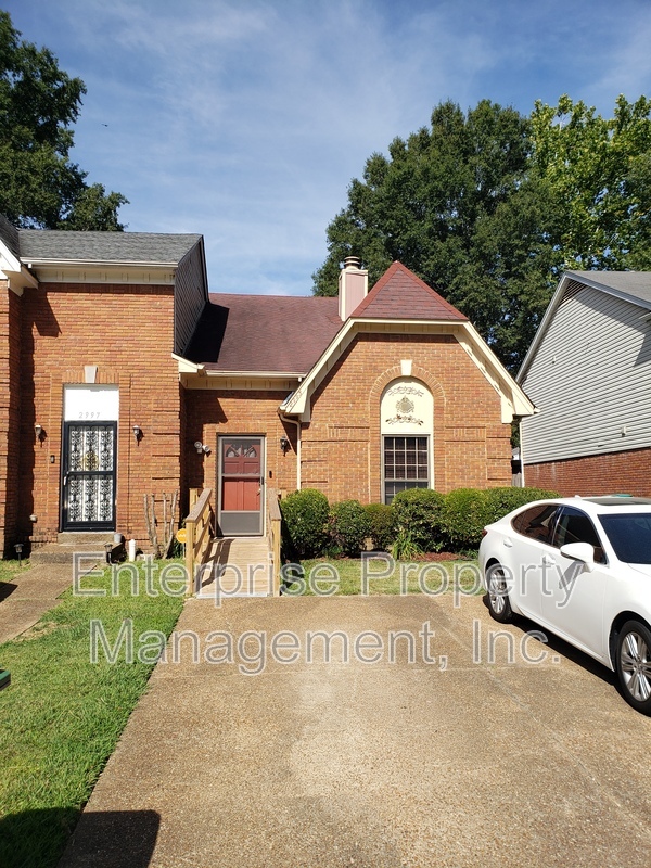 Memphis House: 2995 Charlsetowne Pl