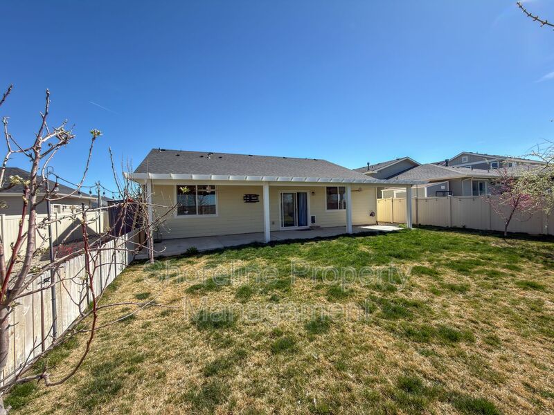 Nampa House: 12913 S Salerno Ave