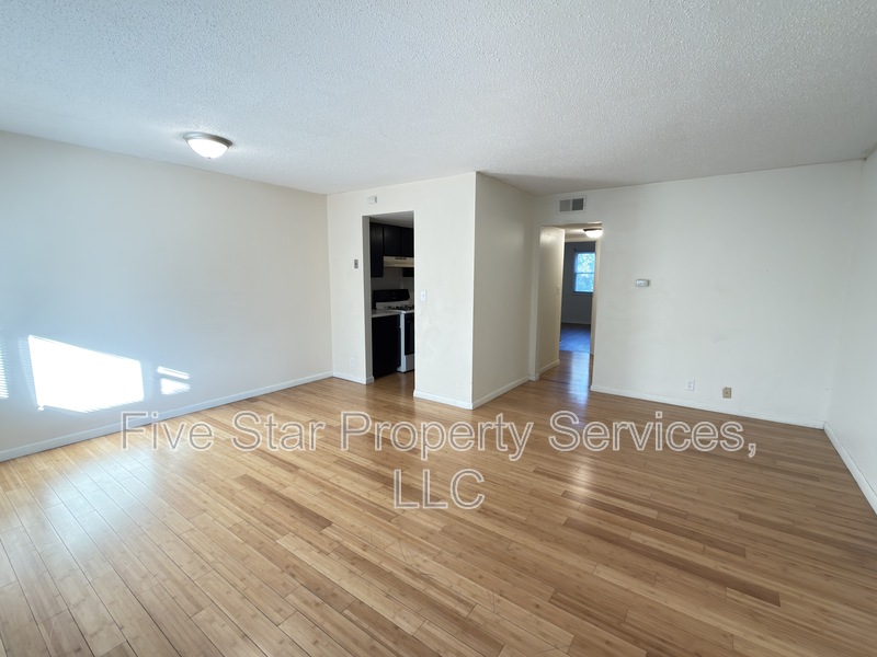 Springfield Condo: 301 W Scarritt St