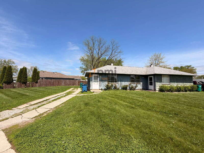 La Porte Condo: 2913 Oakdale Ave