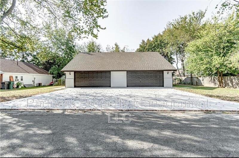 Rogers Condo: 3704 West Beechwood Drive - 1