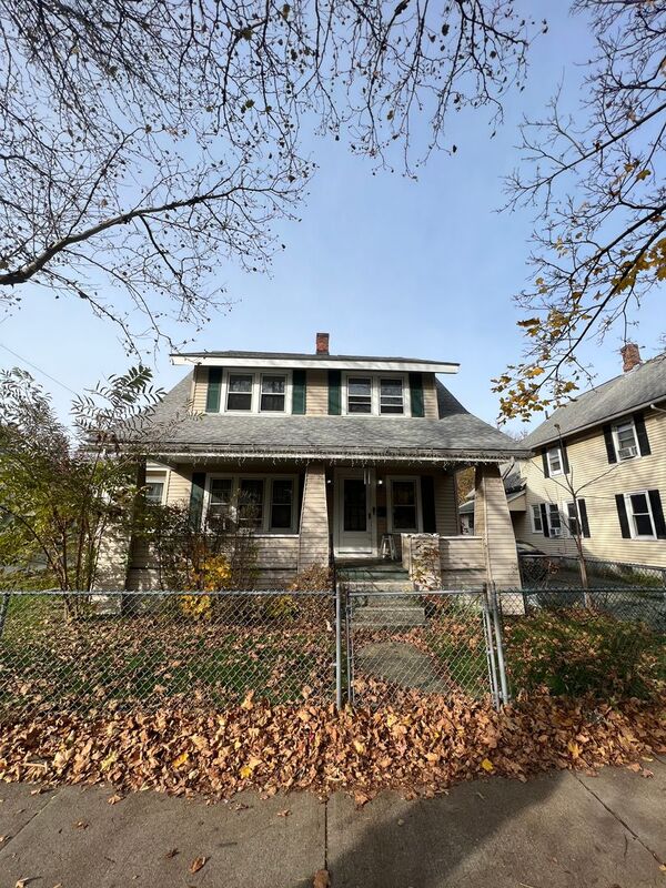 Springfield House: 672 Sumner Ave