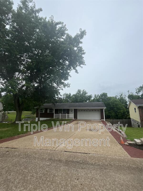 Pevely House: 1014 Sunridge Trl W