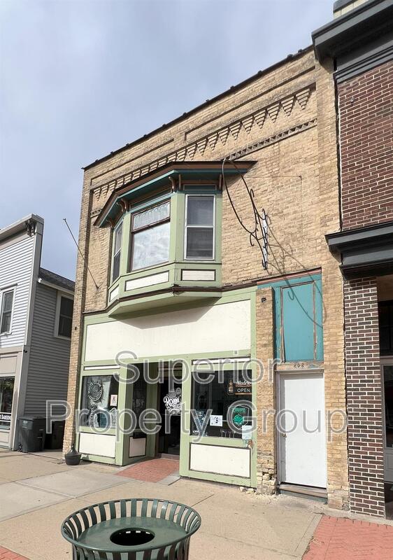Stoughton Condo: 206 W Main St