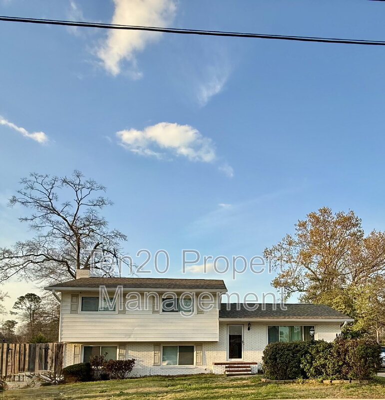 Columbus House: 4228 Will Rhoades Drive