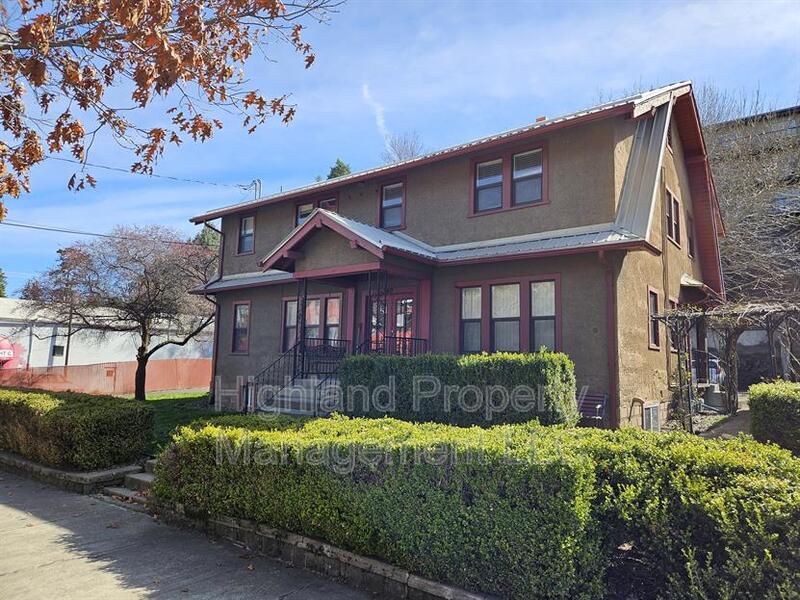 Pullman Condo: 340 S Grand Ave