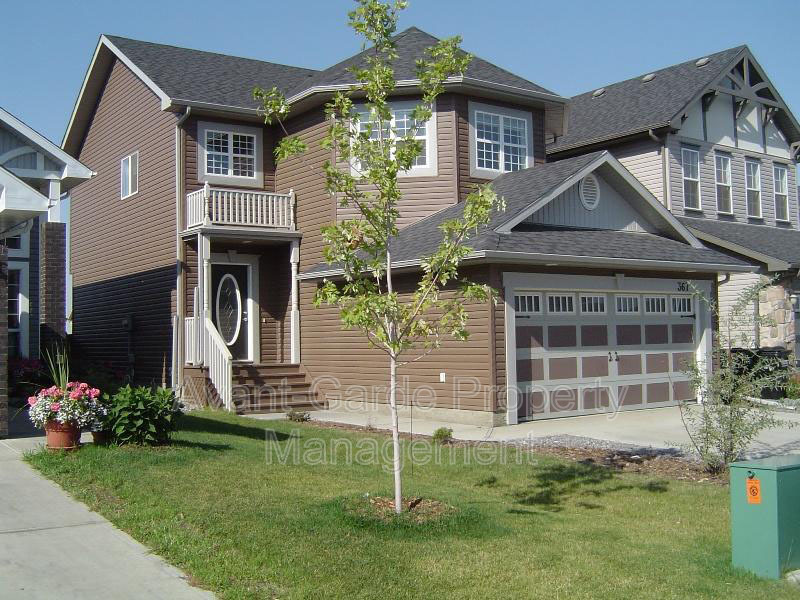 Sherwood Park House: 367 Ascott Cr