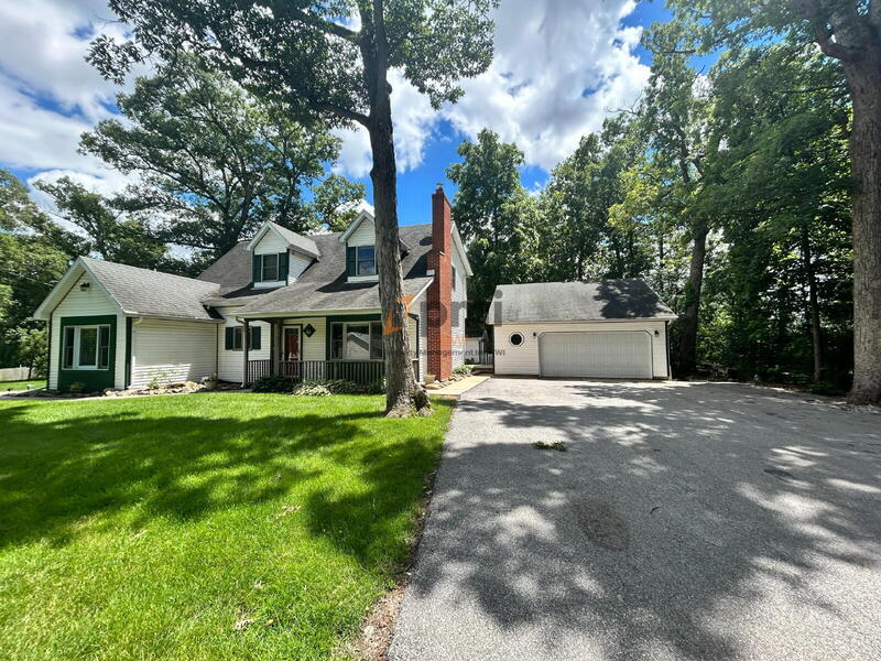 Lowell House: 5107 White Oak Terrace
