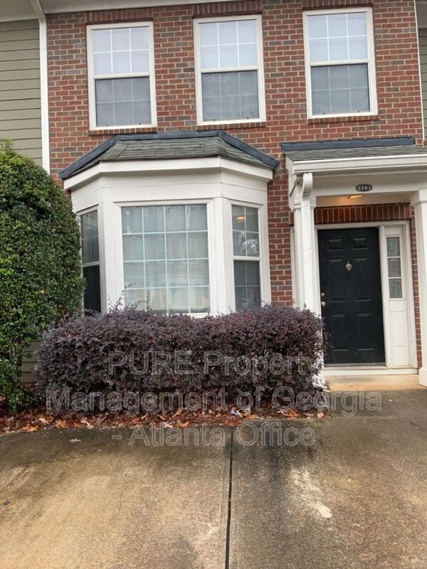 Kennesaw House: 2161 Del Lago Cir NW