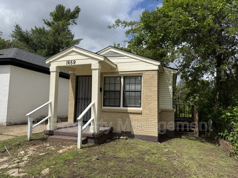 Memphis House: 1659 Patton St