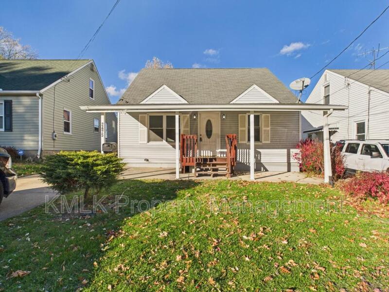 Akron House: 2475 Ogden Ave