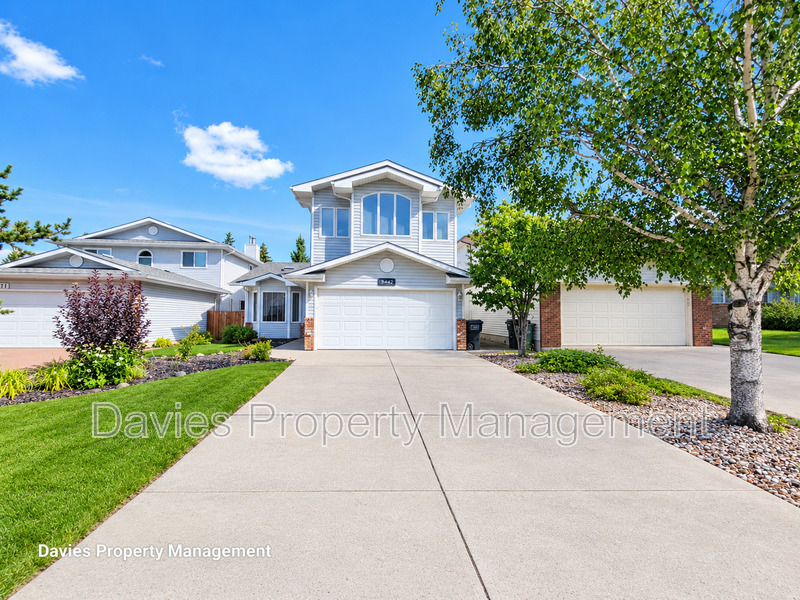 Edmonton House: 4427 Whitemud Road NW