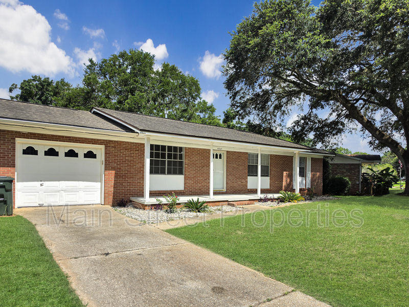 Pensacola House: 4547 Marseille Drive