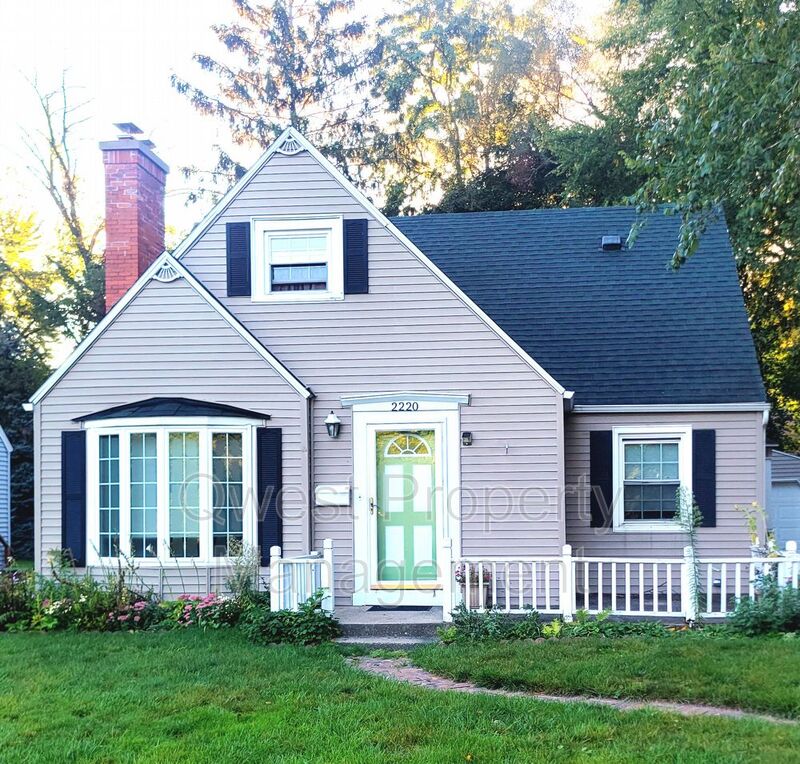 Grand Rapids House: 2220 Monroe Ave NW
