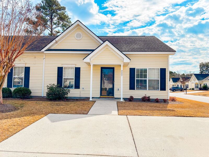 Summerville House: 227 Hardee Ave