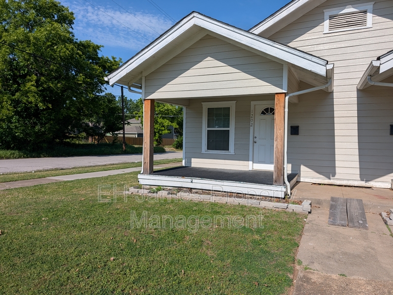 Tulsa House: 1202 North Boston Avenue