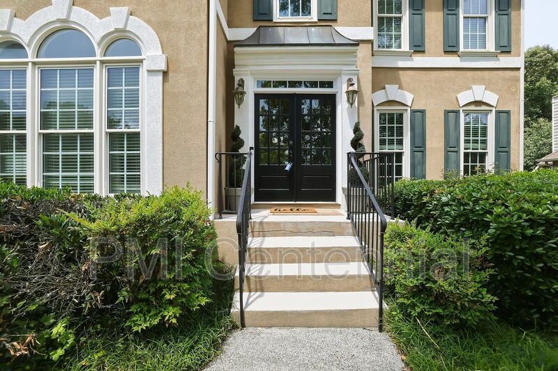 Alpharetta House: 120 Creekside Park Dr