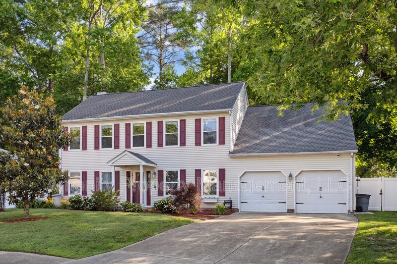 Hampton House: 4 West Spur Court
