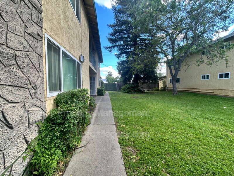 Sacramento Condo: 4552 Ashcroft Ave