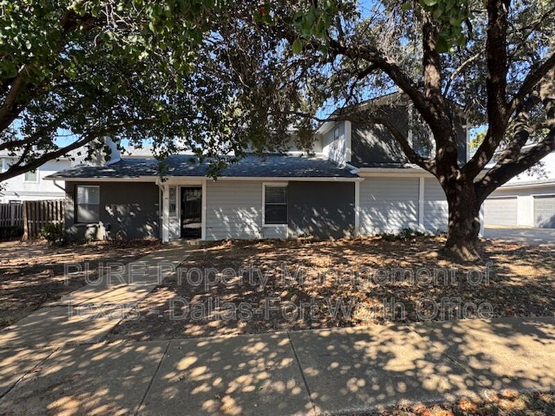 Hurst House: 625 Timberline Dr