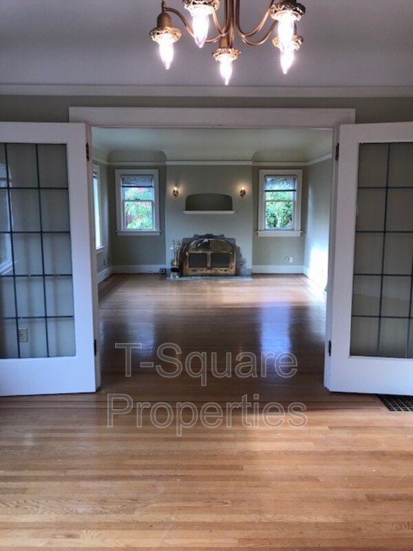 Redmond House: 9056 Avondale Road NE