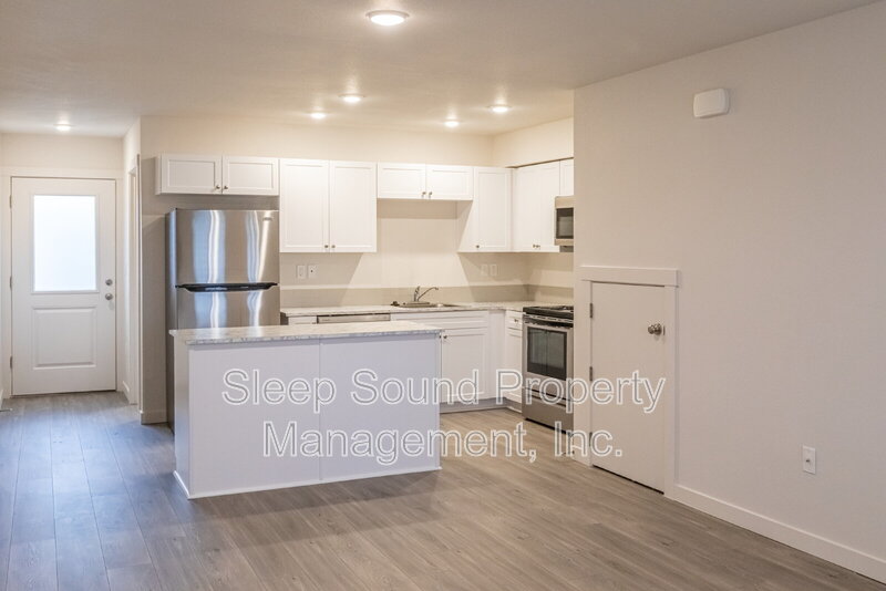 Cornelius Townhome: 110 N 7th Ave