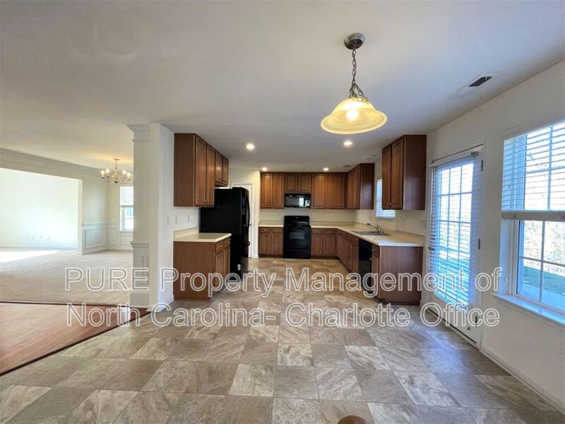 Charlotte House: 3223 Erwin Trace Dr