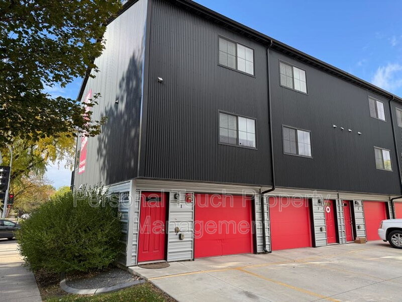 Moorhead Condo: 808 7th Ave S, Moorhead