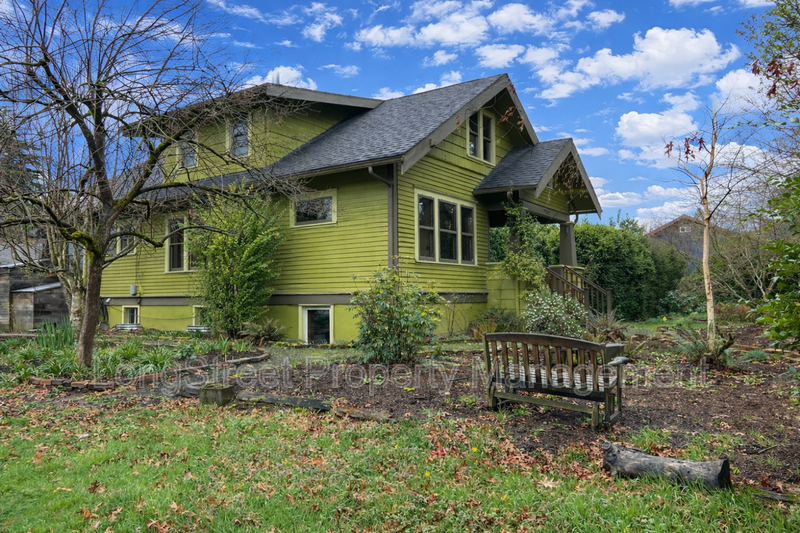 Portland House: 7232 N Vincent Ave