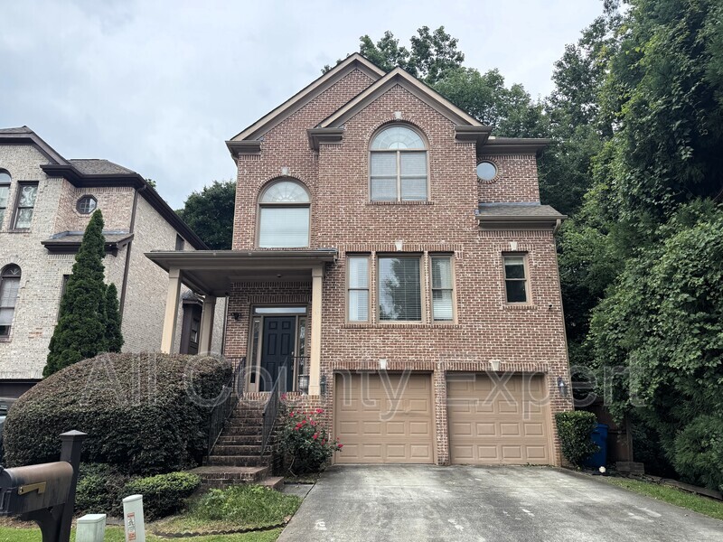 Atlanta House: 871 Lenox Ct NE