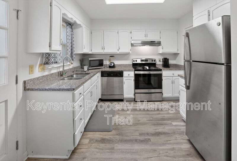 Greensboro House: 115 S Mendenhall St.