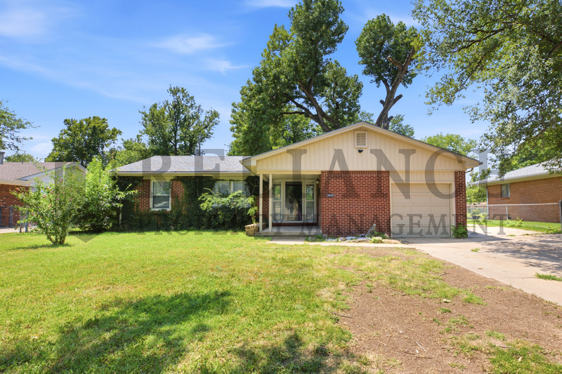 Wichita House: 841 North Country Acres Avenue