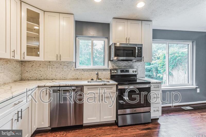 Bowie House: 12043 Hallandale Terrace