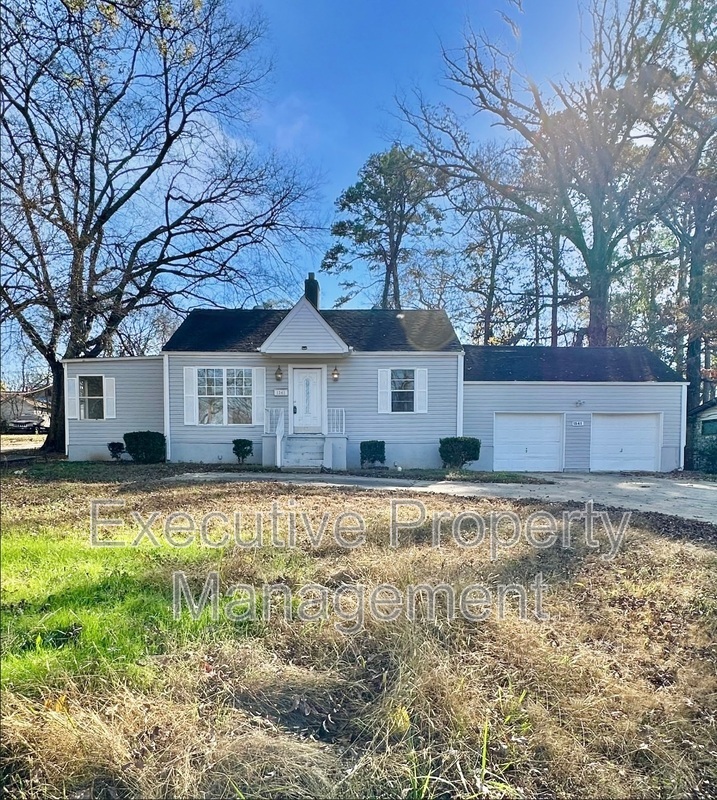 Midfield House: 1341 Pineview Road