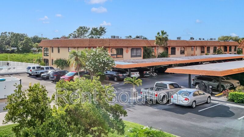 Largo Condo: 10192 Seminole Island Drive