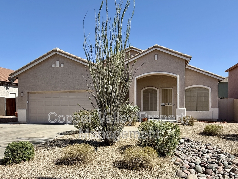 Peoria House: 6889 West Paso Trail